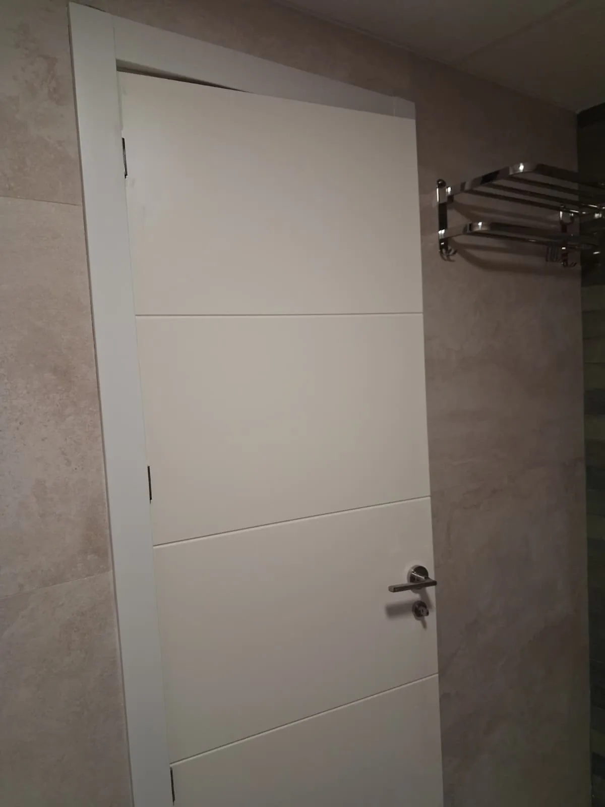 Detalle de acabado en reforma de baño Elda